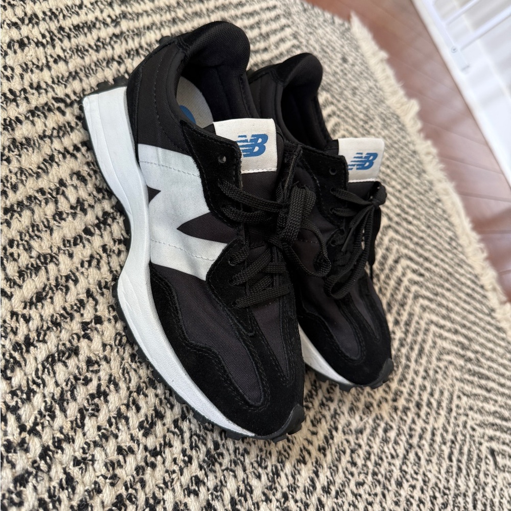 New Balance 327 - size 6.5